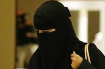 الإمارات تدعو رعاياها إلى التقيد بقانون حظر النقاب في سويسرا