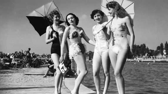 معرض باريسي يحتفي بالذكرى 70 لتصميم "البكيني" معرض باريسي يحتفي بالذكرى 70 لتصميم "البكيني"