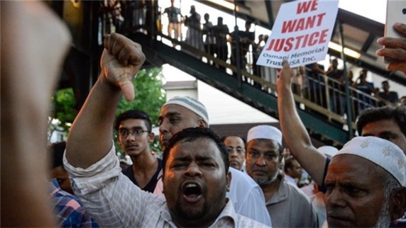 حي كوينز " بنيويورك " تحت وقع الصدمة بعد مقتل إمام ومساعده حي كوينز " بنيويورك " تحت وقع الصدمة بعد مقتل إمام ومساعده