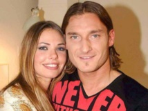 توتي يحتفل بعيد ميلاده كنجم لآخر مرة داخل المستطيل الأخضر توتي يحتفل بعيد ميلاده كنجم لآخر مرة داخل المستطيل الأخضر