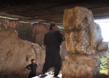 اثار حضارة النمرود العريقة تتحول إلى ركام بفعل جرائم داعش اثار حضارة النمرود العريقة تتحول إلى ركام بفعل جرائم داعش