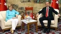 "أردوغان" يبحث مع "ميركل" الوضع الإنساني في حلب "أردوغان" يبحث مع "ميركل" الوضع الإنساني في حلب