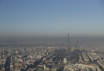 موجة تلوث كبيرة تشهدها العاصمة الفرنسية باريس موجة تلوث كبيرة تشهدها العاصمة الفرنسية باريس