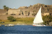 مهرجان طيبة الدولي للفنون بأسوان يطالب بدعم مصر