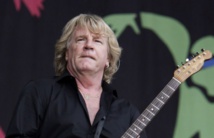 ريك بارفيت، عازف الجيتار والمغني بفرقة موسيقى الروك "ستاتس كيو" ريك بارفيت، عازف الجيتار والمغني بفرقة موسيقى الروك "ستاتس كيو"