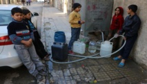 الدمشقيون يعتمدون على البلاستيك والصهاريج مع انقطاع المياه الدمشقيون يعتمدون على البلاستيك والصهاريج مع انقطاع المياه