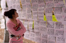 الآباء في الصين يبحثون عن زوجات وأزواج لابنائهم بسوق الزواج الآباء في الصين يبحثون عن زوجات وأزواج لابنائهم بسوق الزواج