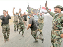 عراقيون يحتفلون بتحرير الساحل الأيسر بالموصل