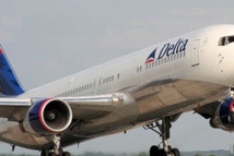 أمريكي يهاجم موظفة مسلمة في شركة طيران دلتا