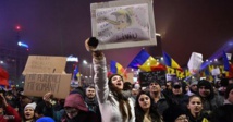 رغم إلغاء مرسوم قانون الفساد نصف مليون متظاهر في رومانيا رغم إلغاء مرسوم قانون الفساد نصف مليون متظاهر في رومانيا