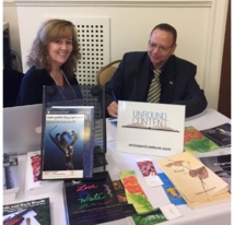 شريف الشافعي يوقع في الولايات المتحدة عقد نشر ديوانه "إنسان آلي" بالإنجليزية شريف الشافعي يوقع في الولايات المتحدة عقد نشر ديوانه "إنسان آلي" بالإنجليزية