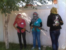 مقاتلات سوريات  يواجهن الجهاديين والمجتمع والتقاليد 