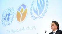 وزير خارجية هولندا برت كوندرز متحدثا خلال اجتماع حول بنك معلومات بشأن سوريا، في لاهاي الخميس 9 آذار/مارس 2017