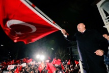 تراوح ردود أفعال الأتراك ضد حظر هولندا بين الغضب والتفهم تراوح ردود أفعال الأتراك ضد حظر هولندا بين الغضب والتفهم