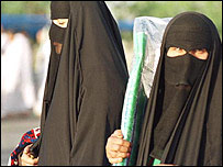 سعوديات يتحدين الممنوعات باغنية (بينوكيو)الكذاب سعوديات يتحدين الممنوعات باغنية (بينوكيو)الكذاب