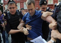 السلطات الروسية تواصل احتجاز المئات بعد احتجاج واسع في موسكو