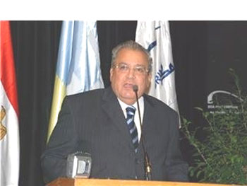 تغريم جابر عصفور 50الف جنيه لتضامنه مع حجازي في معركة حرية الابداع تغريم جابر عصفور 50الف جنيه لتضامنه مع حجازي في معركة حرية الابداع