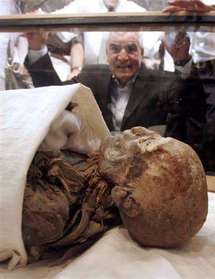 العثور على مقبرتي المشرف على بعثات الملك اوناس والمشرفة على المغنيات العثور على مقبرتي المشرف على بعثات الملك اوناس والمشرفة على المغنيات