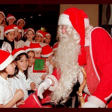 بعد الكنائس دول الخليج تتصالح مع الكريسماس بعد الكنائس دول الخليج تتصالح مع الكريسماس