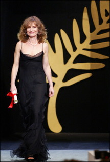 النجمة الفرنسية ايزابيل اوبير ترأس لجنة تحكيم مهرجان كان الثاني والستين النجمة الفرنسية ايزابيل اوبير ترأس لجنة تحكيم مهرجان كان الثاني والستين