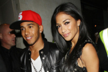 هاميلتون يحطم رقما قياسيا لشوماخر في سباق فورمولا الصيني