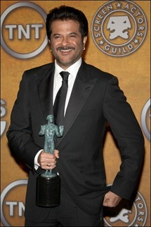 المليونير المتشرد يحصل على جائزة اكاديمية الممثلين المليونير المتشرد يحصل على جائزة اكاديمية الممثلين