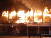 حريق بسينما "كوزموس" التاريخية في برلين الشرقية السابقة حريق بسينما "كوزموس" التاريخية في برلين الشرقية السابقة