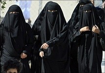 مطالبة السعودية بالغاء قوامة الرجال على النساء 