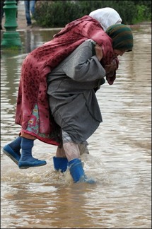 فيضانات مغربية وعاصفة تودي بحياة 24 شخصا فيضانات مغربية وعاصفة تودي بحياة 24 شخصا