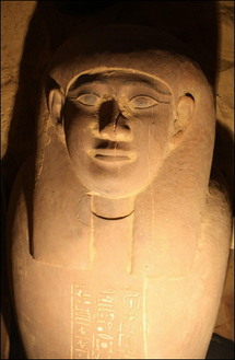 العثور على ثلاثين مومياء بسقارة قرب هرم زوسر العثور على ثلاثين مومياء بسقارة قرب هرم زوسر