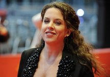 حليب الأسى ...يقترب من جائزة الدب الذهبي حليب الأسى ...يقترب من جائزة الدب الذهبي