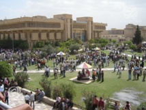 جامعة الموصل تنفض غبار الجهاديين بجهود متطوعين جامعة الموصل تنفض غبار الجهاديين بجهود متطوعين