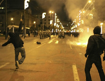 اليونانيون قلقون من ظاهرة ادمان شبابهم على العنف 