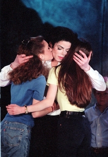 أرقام قياسية لحفلات مايكل جاكسون الصيفية  أرقام قياسية لحفلات مايكل جاكسون الصيفية