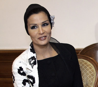 الشيخة موزة الأكثر شعبية بين زوجات القادة العرب 