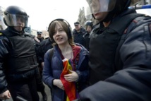 اعتقال ناشظين تظاهروا ضد اضطهاد المثليين في الشيشان اعتقال ناشظين تظاهروا ضد اضطهاد المثليين في الشيشان