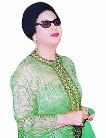 مزاد في دبي على مجوهرات كوكب الشرق ام كلثوم   مزاد في دبي على مجوهرات كوكب الشرق ام كلثوم