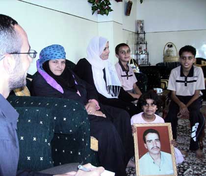 قاتل الطالبات الأسرائيليات تحول الى أمام مسجد ويكتب مذكراته في سجن قفقفا  