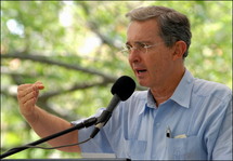 احتجاجات في أسبانيا بسبب منح جائزة للرئيس الكولومبي احتجاجات في أسبانيا بسبب منح جائزة للرئيس الكولومبي