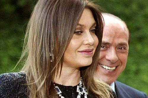 زوجة برلسكوني تصف مرشحات زوجها للبرلمان الأوربي بانهن مجرد قمامة زوجة برلسكوني تصف مرشحات زوجها للبرلمان الأوربي بانهن مجرد قمامة