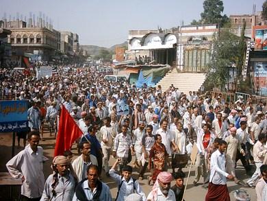 مقتل 5 جنود و4 مواطنين وتجدد أعمال العنف لليوم السادس بين الجيش والمسلحين في اليمن مقتل 5 جنود و4 مواطنين وتجدد أعمال العنف لليوم السادس بين الجيش والمسلحين في اليمن