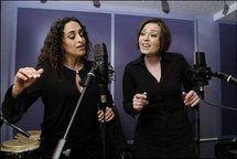 نوا الأسرائيلية وميرا الفلسطينية تغنيان معا للسلام في مهرجان الاغنية الأوروبية نوا الأسرائيلية وميرا الفلسطينية تغنيان معا للسلام في مهرجان الاغنية الأوروبية