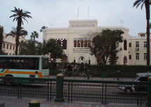 الجامعة الأمريكية بالقاهرة تلغي نشاطا طلابيا لمشاركة أيمن نور الجامعة الأمريكية بالقاهرة تلغي نشاطا طلابيا لمشاركة أيمن نور