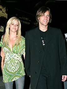 الثلج  يتساقط صيفا في كان  ترحيبا بفيلم مأخوذ من أدبيات تشارلز ديكنز  الثلج  يتساقط صيفا في كان  ترحيبا بفيلم مأخوذ من أدبيات تشارلز ديكنز