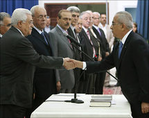  حكومة فلسطينية جديدة برئاسة فياض  تؤدي اليمين الدستورية في غياب حماس 