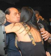 البرلمان الايطالي قد يسمع قريبا تفاصيل علاقة برلسكوني بمراهقة قادته للطلاق من زوجته