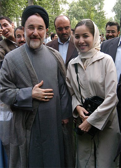 روكسانا صابري مع الرئيس الايراني السابق محمد خاتمي