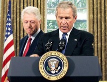 الرئيسان السابقان بيل كلينتون وجورج بوش