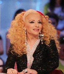 صباح تفرض على نفسها العزلة بسبب المرض صباح تفرض على نفسها العزلة بسبب المرض