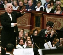 دانيال بارنبويم في قيادة اوركسترا فيينا الفيلهارمونية دانيال بارنبويم في قيادة اوركسترا فيينا الفيلهارمونية